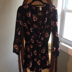 Romper Black with pink/purple flowers